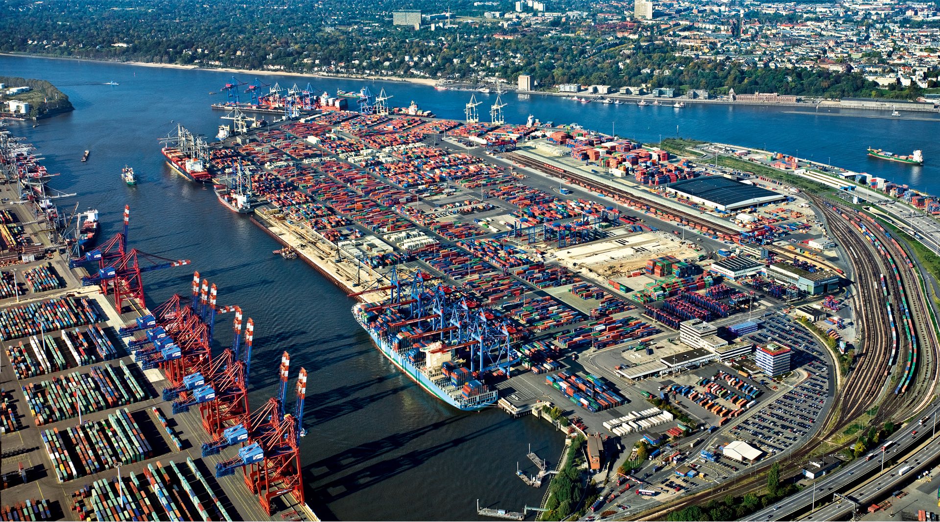 CTB is the largest container handling facility at the Port of Hamburg. 