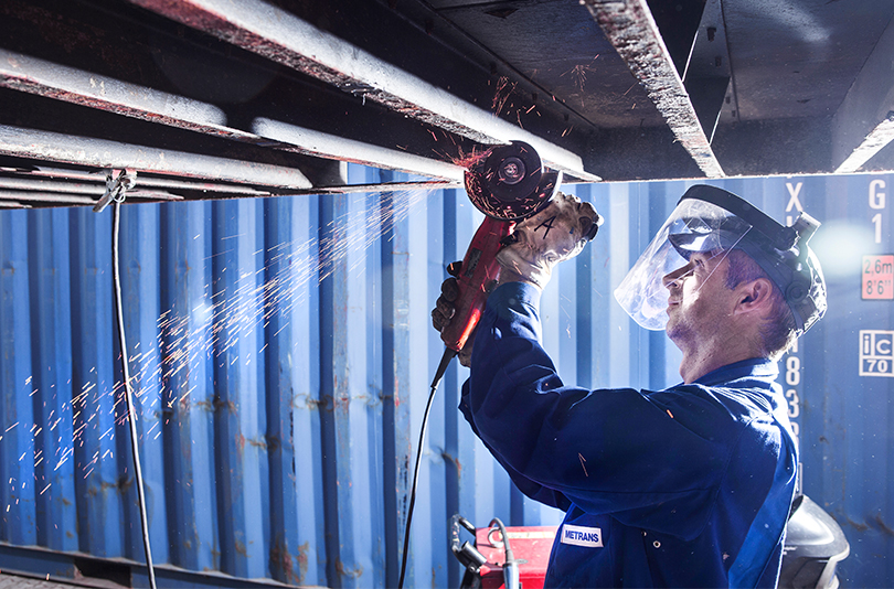 A man is working with an angle grinder (Photo)